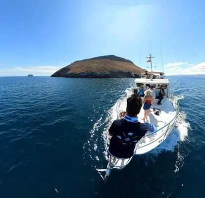 Yacht sailing near Bartolomé Island, Galapagos – Day Tour departing from Santa Cruz